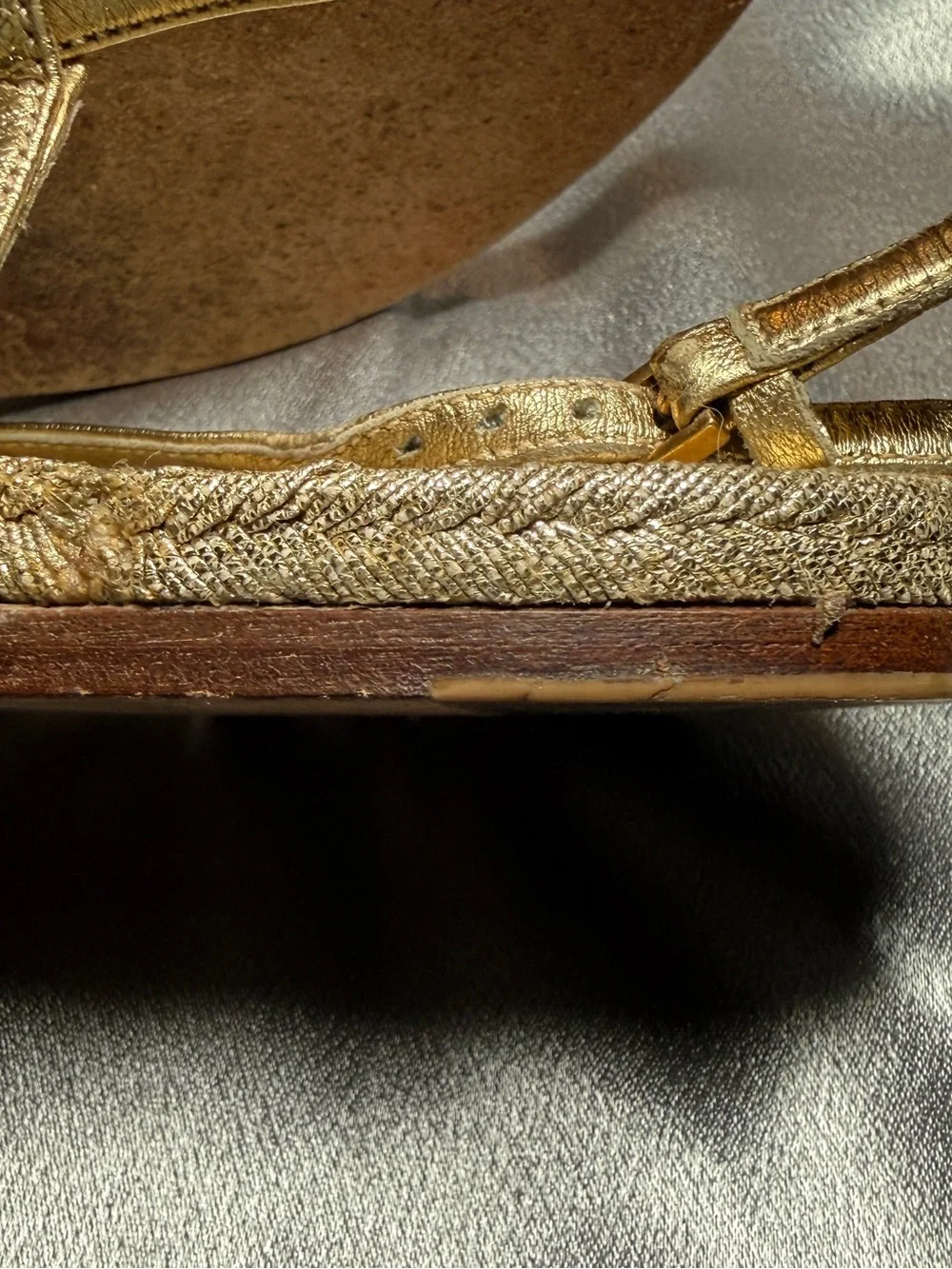 Vintage GUCCI Gold Metallic Leather & Jute Flat Thong Espadrille Sandals 38 US 8